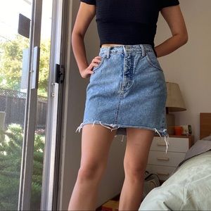 ❌ SOLD ❌VINTAGE GUESS Denim Skirt Lightwash 28